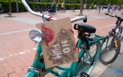 Una bicicleta a l'Eix Macià de Sabadell